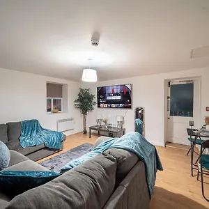 Cozy 2-bedroom Ground-floor Near Kirkstall Shopping Centre Leeds (West Yorkshire)