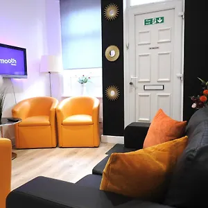 Make Yourself At Home! 34aa Leeds (West Yorkshire)
