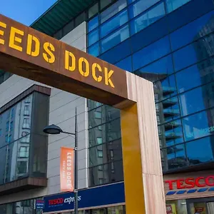 Modern Leeds Dock &free Secure Parking! Leeds (West Yorkshire)